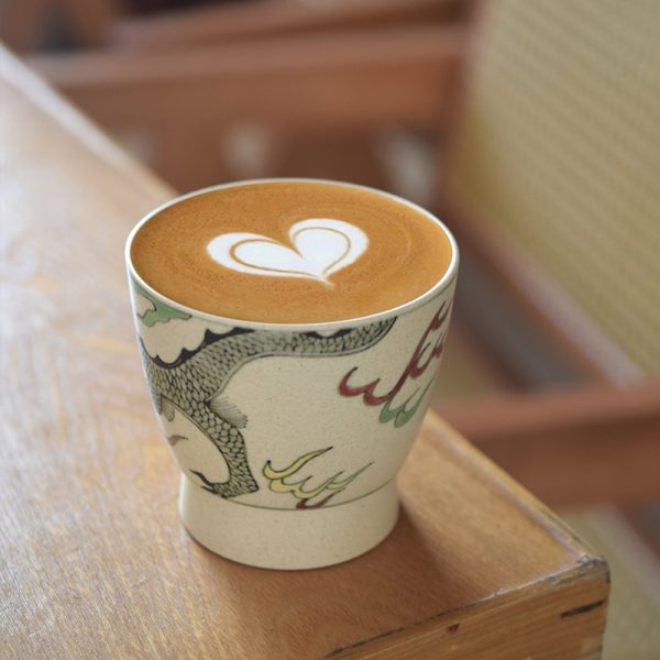 Hand-painted dragon pattern ceramic coffee cup with heart-shaped latte art, a fusion of Chinese and Western cultures, exquisite design