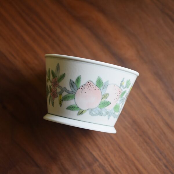 Hand-painted ceramic peach coffee cup with large capacity and traditional Chinese peach design, perfect for daily use