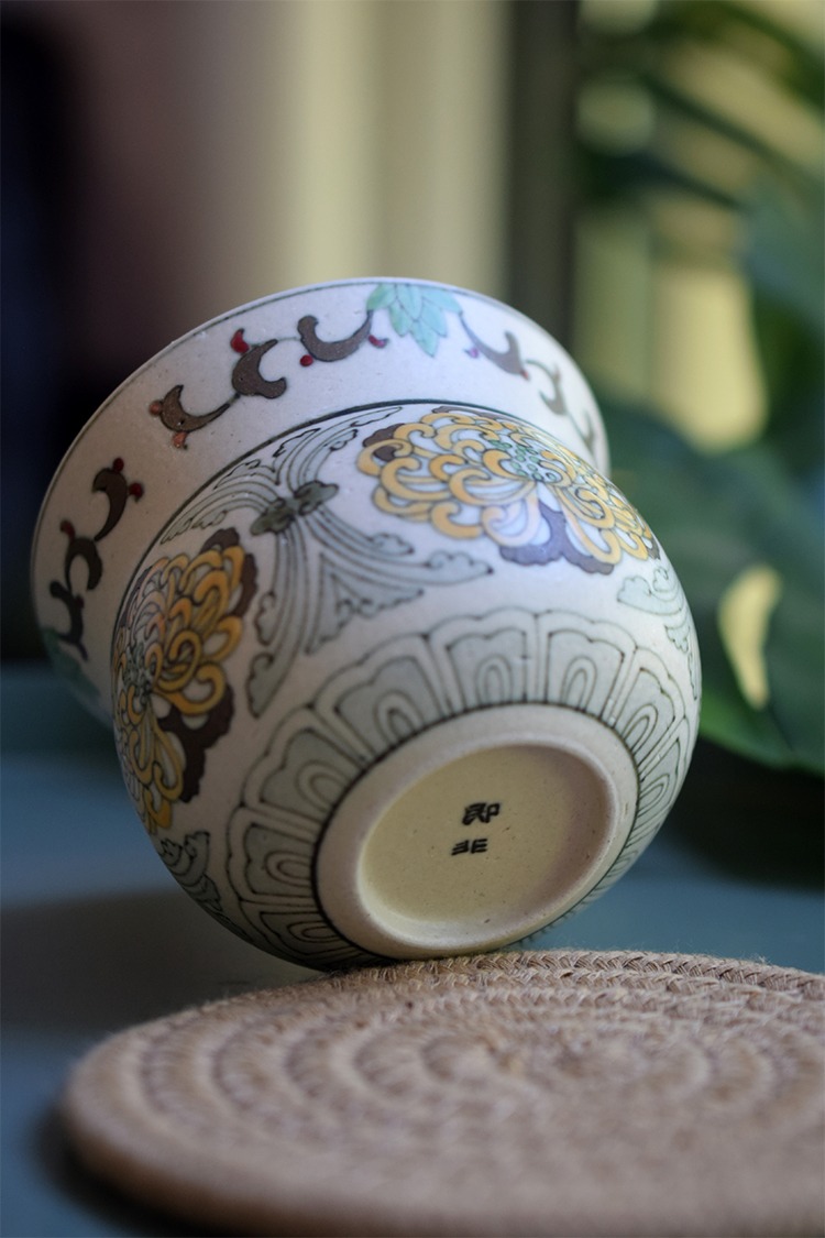  Hand-painted polychrome chrysanthemum ceramic coffee cup with a stamped base, ensuring authenticity and quality