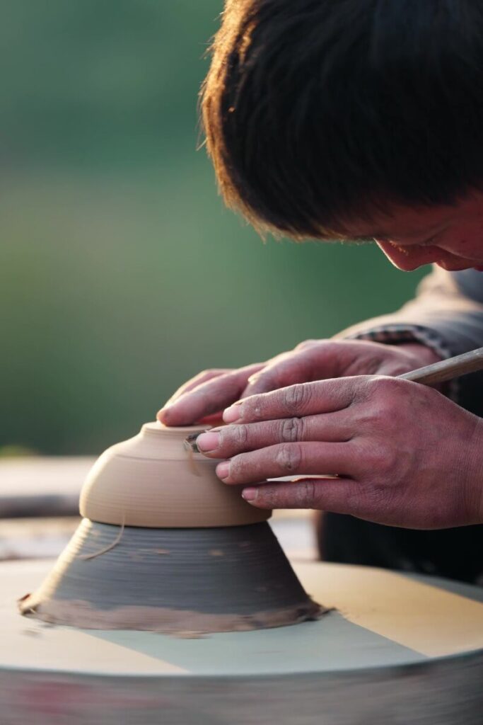 Handmade porcelain process — Shaping and Refining