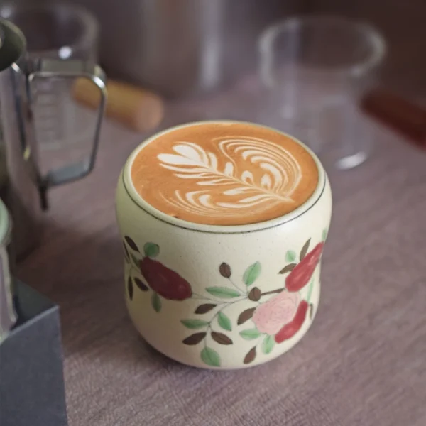 Vintage Chinese-style ceramic coffee cup, perfect for home use and latte art, an ideal gift.