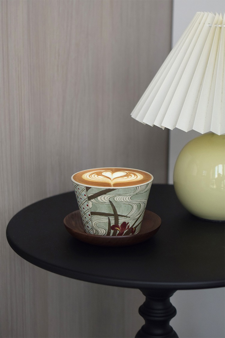 Custom blue and white latte cup elevates upscale cafés with elegant hand-painted design and traditional Chinese porcelain artistry