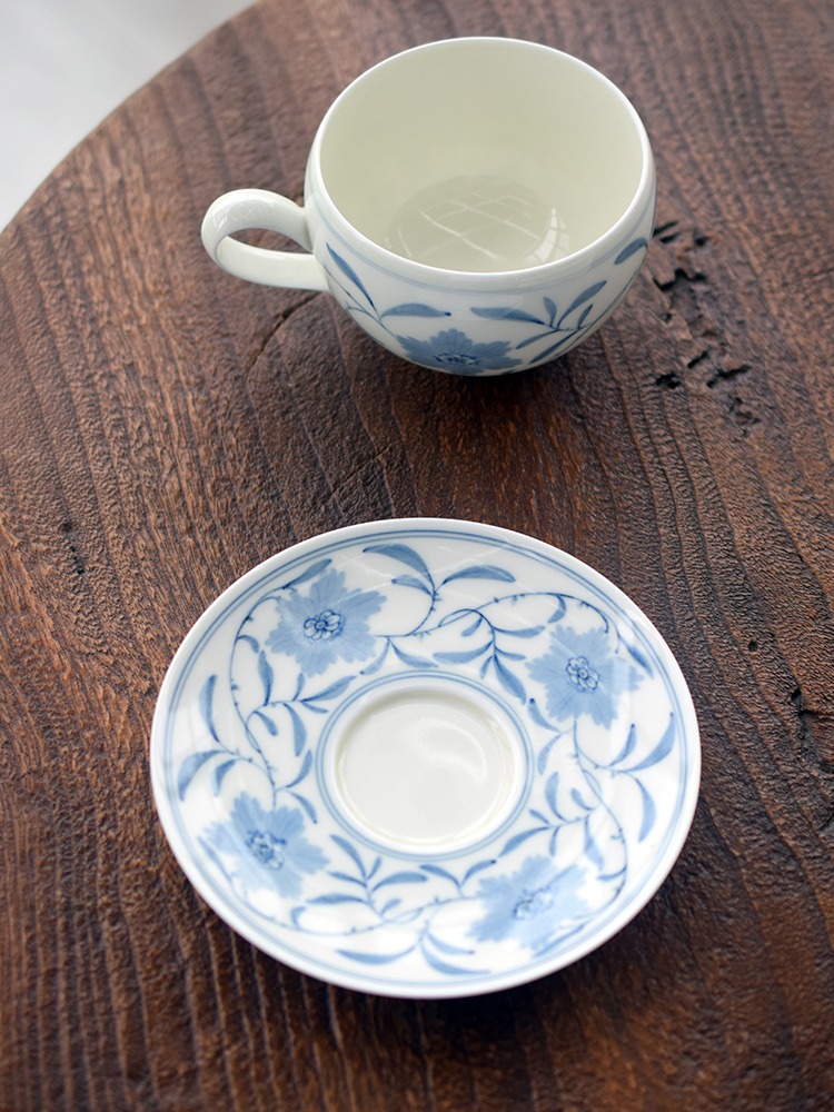 Custom ceramic cup with matching saucer, crafted for everyday convenience and elegance in modern tea or coffee moments