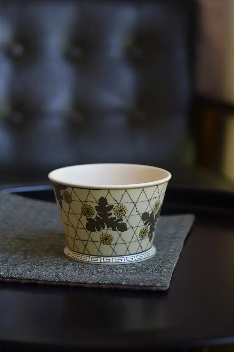 Custom handmade ceramic tea cup offers a safe and elegant daily drinking experience, ideal for business use or refined gifting.