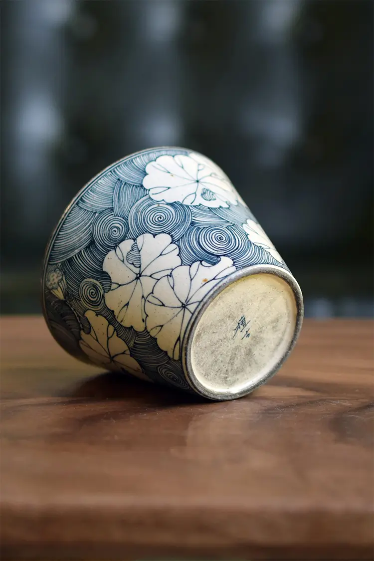 ZHIGU handmade ceramic mug uses traditional blue-and-white craftsmanship for elegant everyday drinkware.