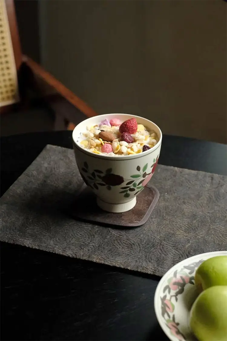 Handmade ceramic cup pairs perfectly with smoothies, promoting a healthier daily lifestyle.
