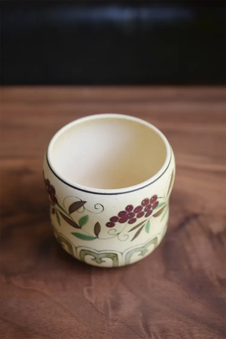 Handmade custom ceramic cup features a smooth glaze and elegant Chinese-style pattern.