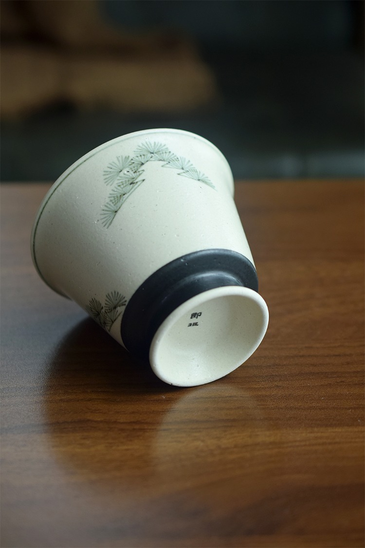 JIFEI ceramic coffee cup with hand-painted pine design, stamped bottom and elevated base