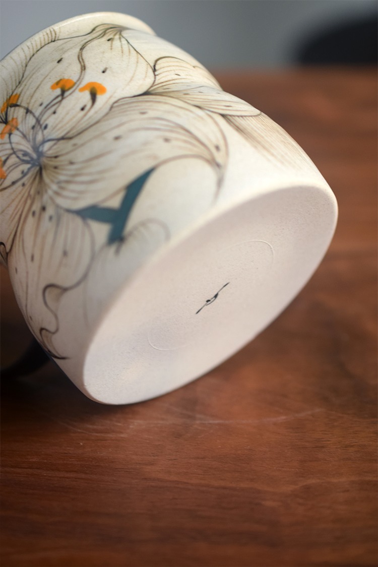QIUYE ceramic coffee cup with stamped bottom, bold design for young personalities