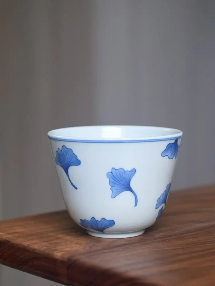 Vintage-style tea cup crafted for tea lovers who appreciate tradition and elegance in every sip