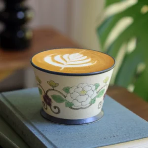 hand-painted-white-camellia-mug-chinese-style-ceramic-drinkware-1440×1440 Hand-painted white camellia ceramic mug combines Chinese elegance with modern everyday usability.