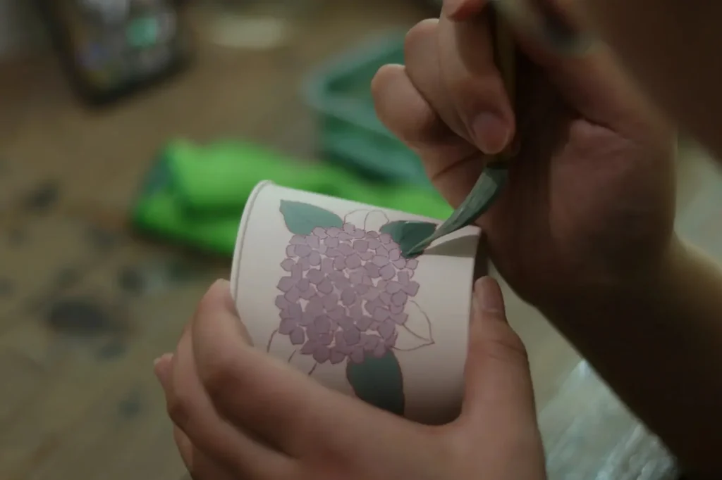 Specially formulated mineral pigments retain vibrant color after high-temperature firing.