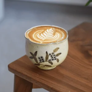 handmade-flower-rimmed-coffee-cup-underglaze Handmade flower-rimmed cup with underglaze hand-painted loquat design, perfect for ceramic enthusiasts and daily coffee use.